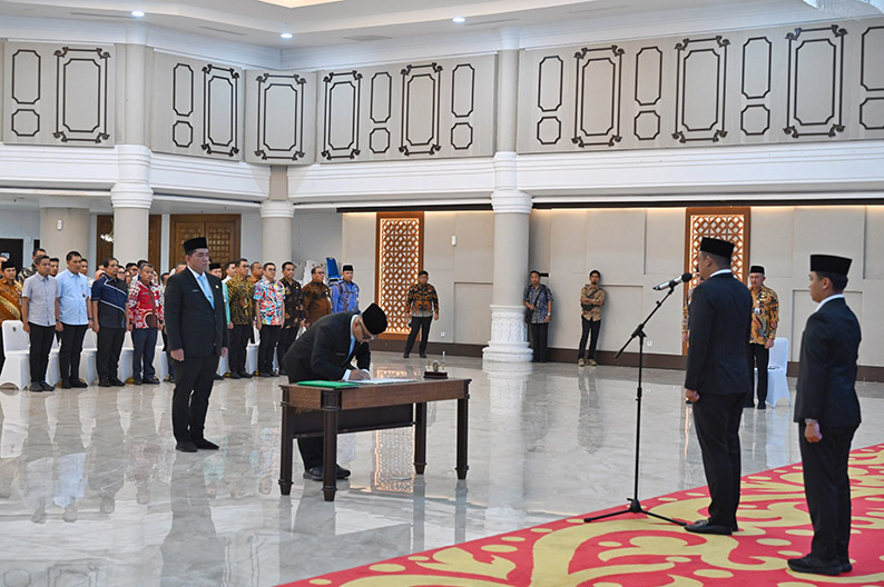 Pesan Bobby Nasution Usai Lantik Dua Pejabat Eselon II Baru: Jangan Pernah KorupsI