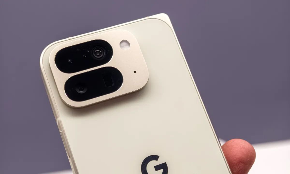 Google Pixel 10 Pro Fold: Layar Super Cerah, Kamera Andal, Tapi Bobotnya Berat