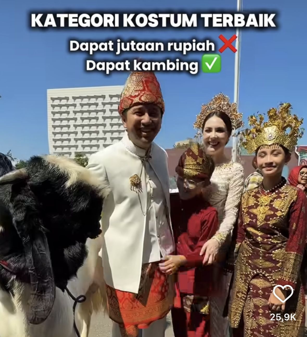 Arumi Bachsin Menang Kostum Terbaik di HUT RI Berhadiah Kambing, Pakai Baju Adat Mana Sih?
