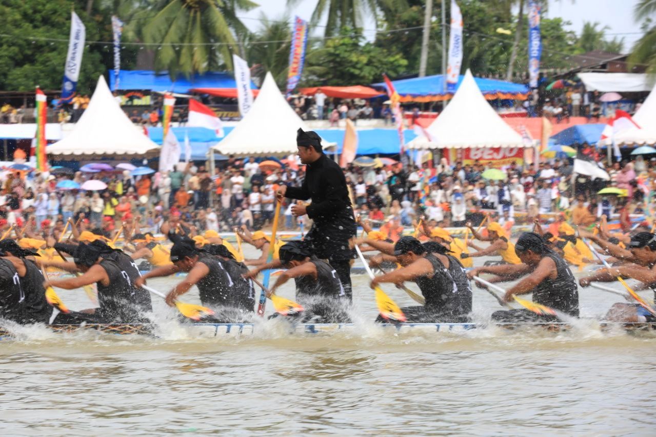 Festival Pacu Jalur 2025 Mendunia, Dimeriahkan Wapres, Dubes, hingga Aisar Khaled