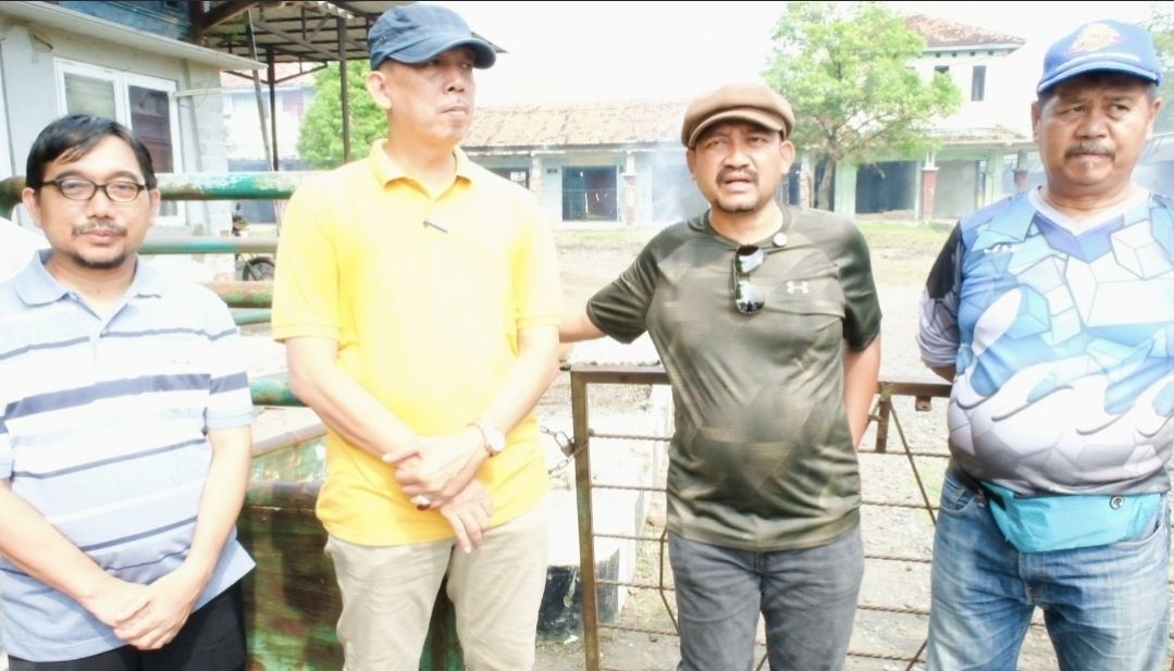 Bupati Pemalang Tinjau Eks Pasar Sayur, Lakukan Aksi Bersih-Bersih Lingkungan
