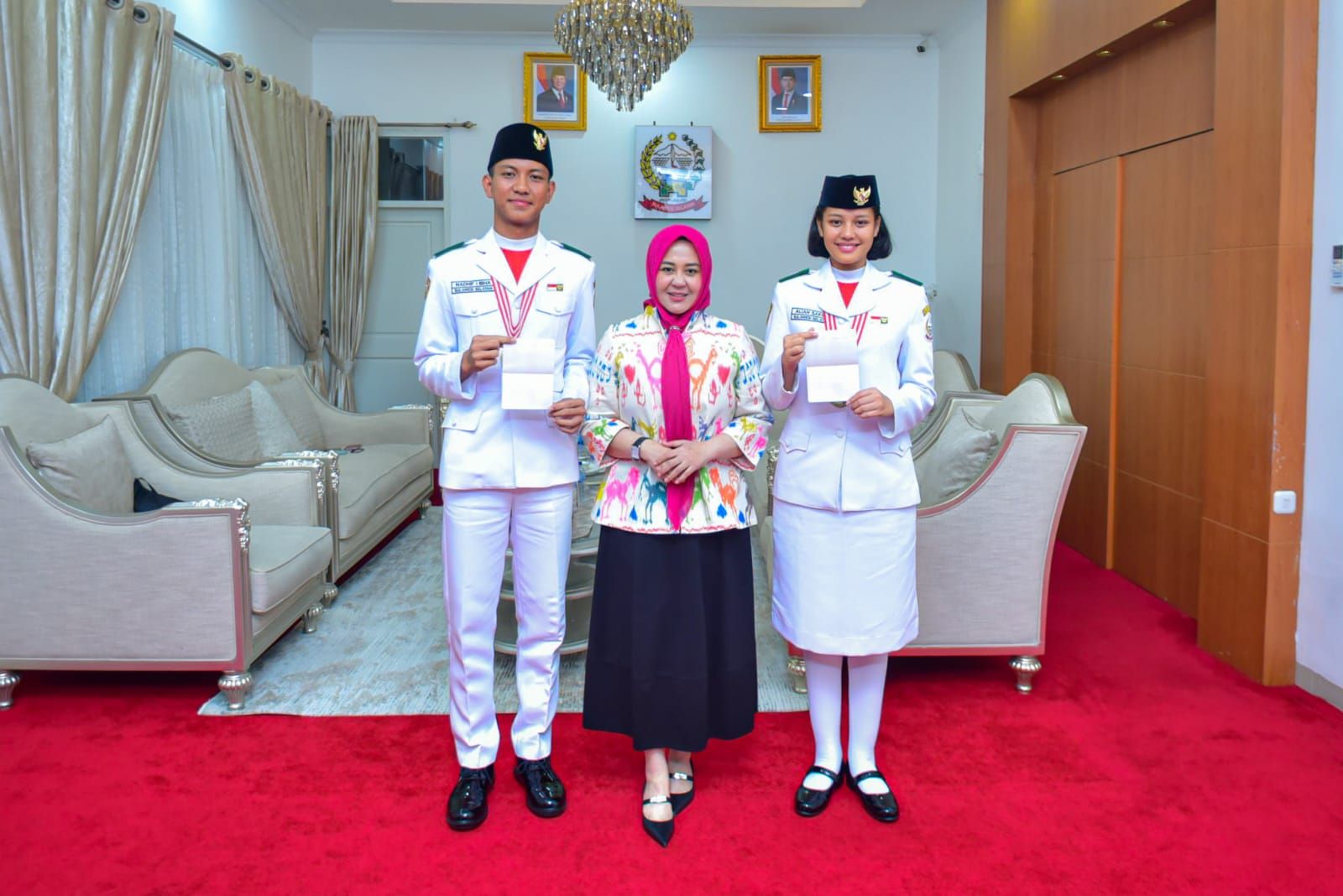 Dua Paskibraka Nasional Asal Sulsel Dapat Tabungan Pendidikan dari Wagub Fatmawati Rusdi