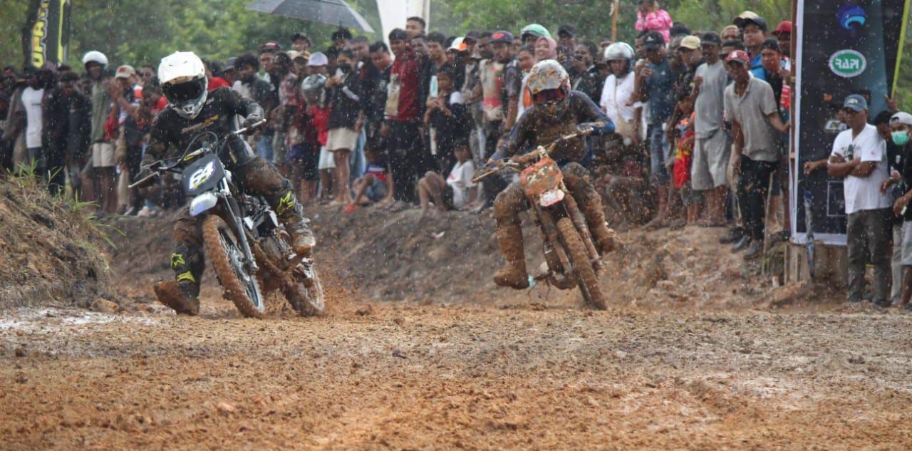 Sempat Tertunda Akibat Banjir,Grasstrack Bupati Mappi Championship Berhasil digelar