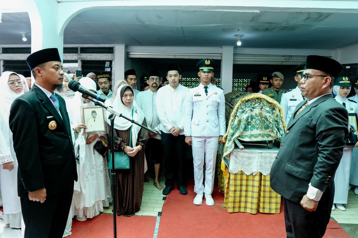 Mantan Sekda Sulsel Mappatoeroeng Parawansa Tutup Usia, Gubernur Andi Sudirman Pimpin Pelepasan Jenazah