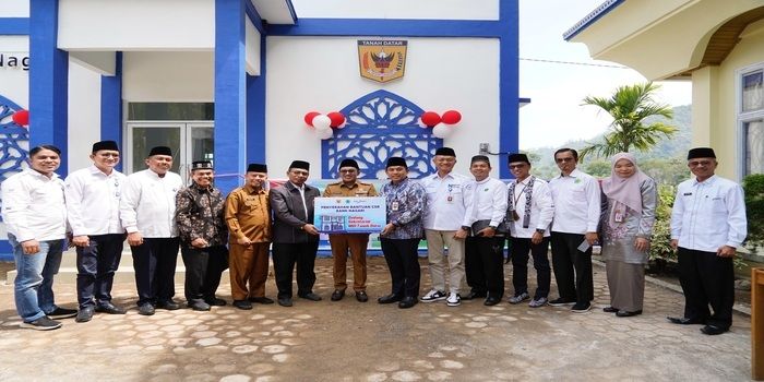 Serahterima Gedung Sekretariat MUI Kabupaten Tanah Datar, Oleh Bank Nagari Sumatera Barat Kepada Bupati Tanah Datar