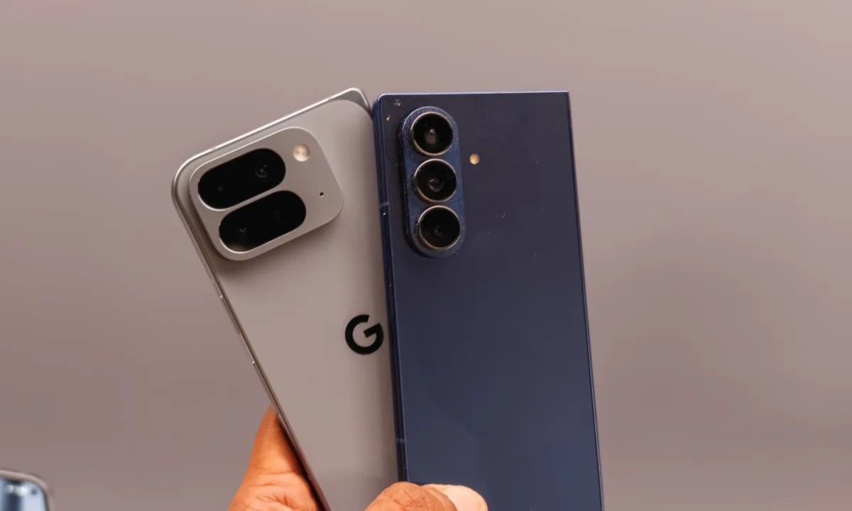 Google Pixel 10 Pro Fold vs Samsung Galaxy Z Fold 7: Pertarungan Ponsel Lipat Premium