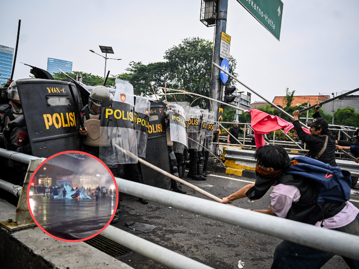 Demo di DPR Ricuh: Pos Polisi Dirusak, Tenda Aparat Dibakar di Slipi