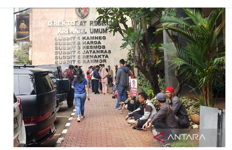 Orang Tua Desak Polisi Bebaskan Anak yang Ditangkap Usai Demo di DPR