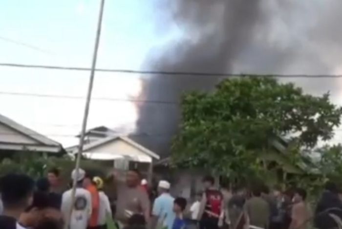 Kebakaran Hebat Lahap 9 Rumah Warga di Kuala Tungkal, Tanjab Barat