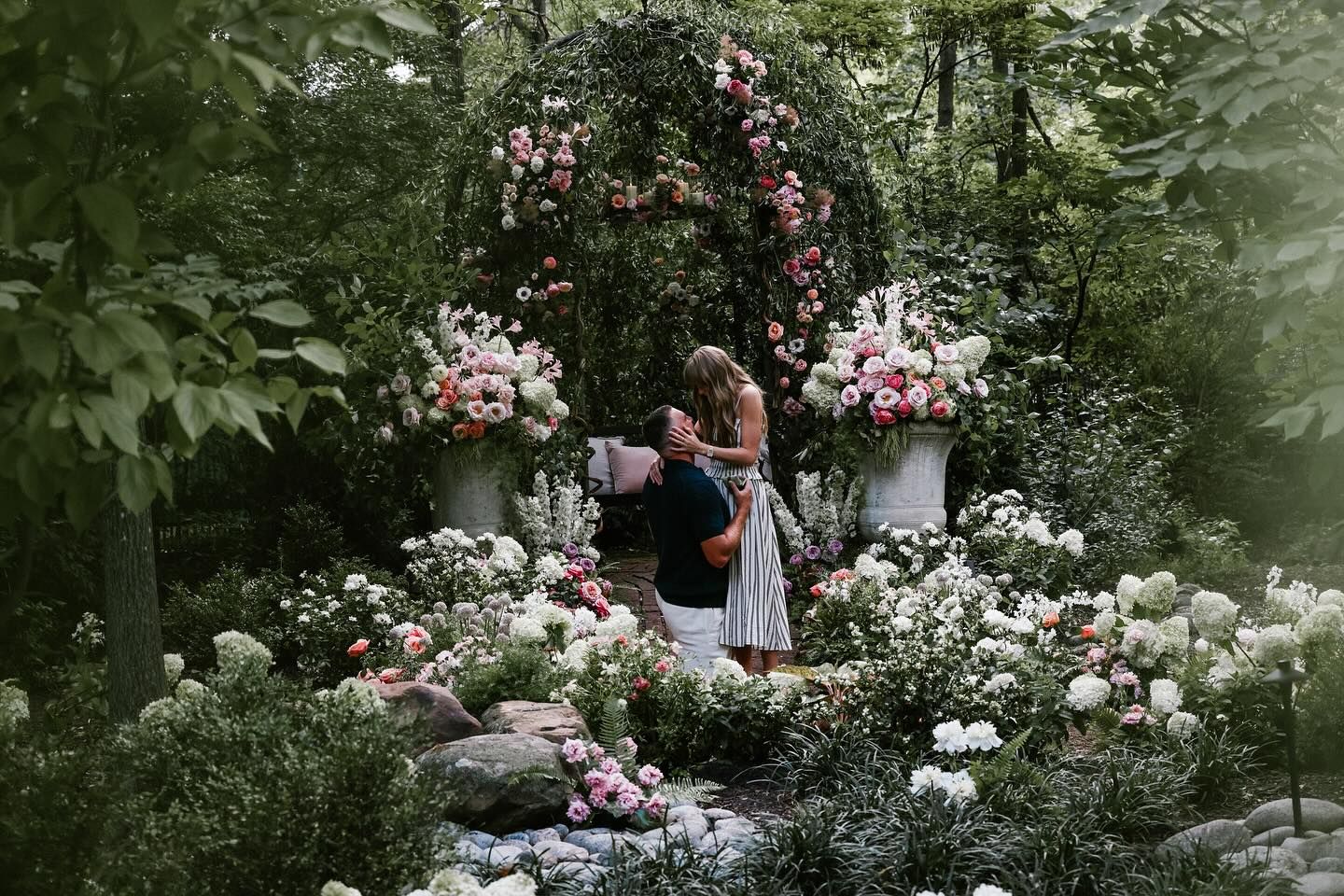 Detail Cincin Tunangan Taylor Swift, Kembali ke Tren Klasik dengan Berlian Antik