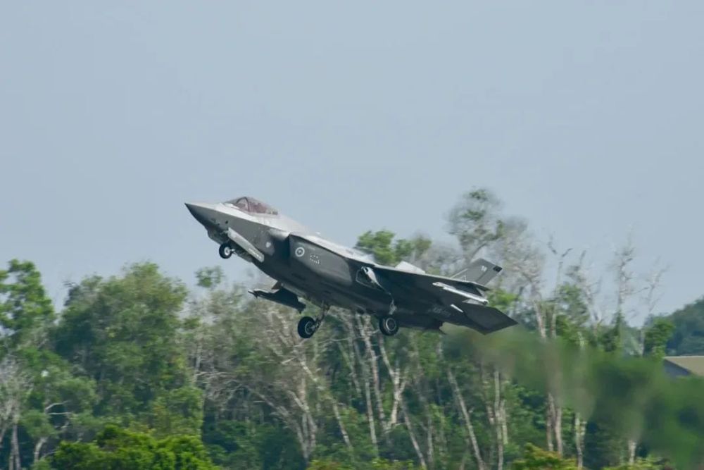 Pesawat Tempur F-16 Indonesia Uji Nyali Lawan F-35 Australia