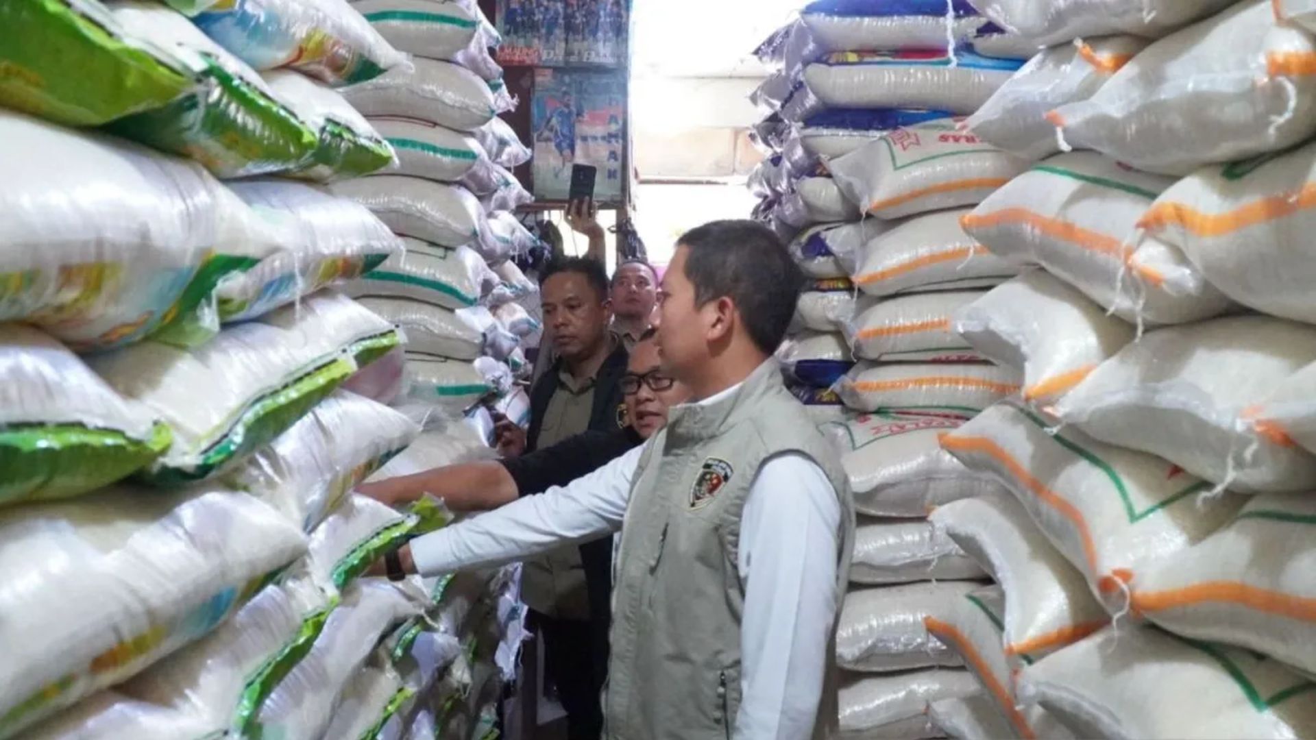 Polda Jabar Pastikan Stok Beras di Bandung Raya Aman dan Harga Sesuai HET