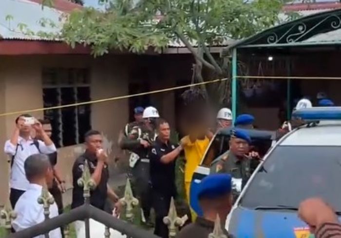 Oknum TNI Bunuh Istri, Acungkan Jari Tengah saat Rekonstruksi