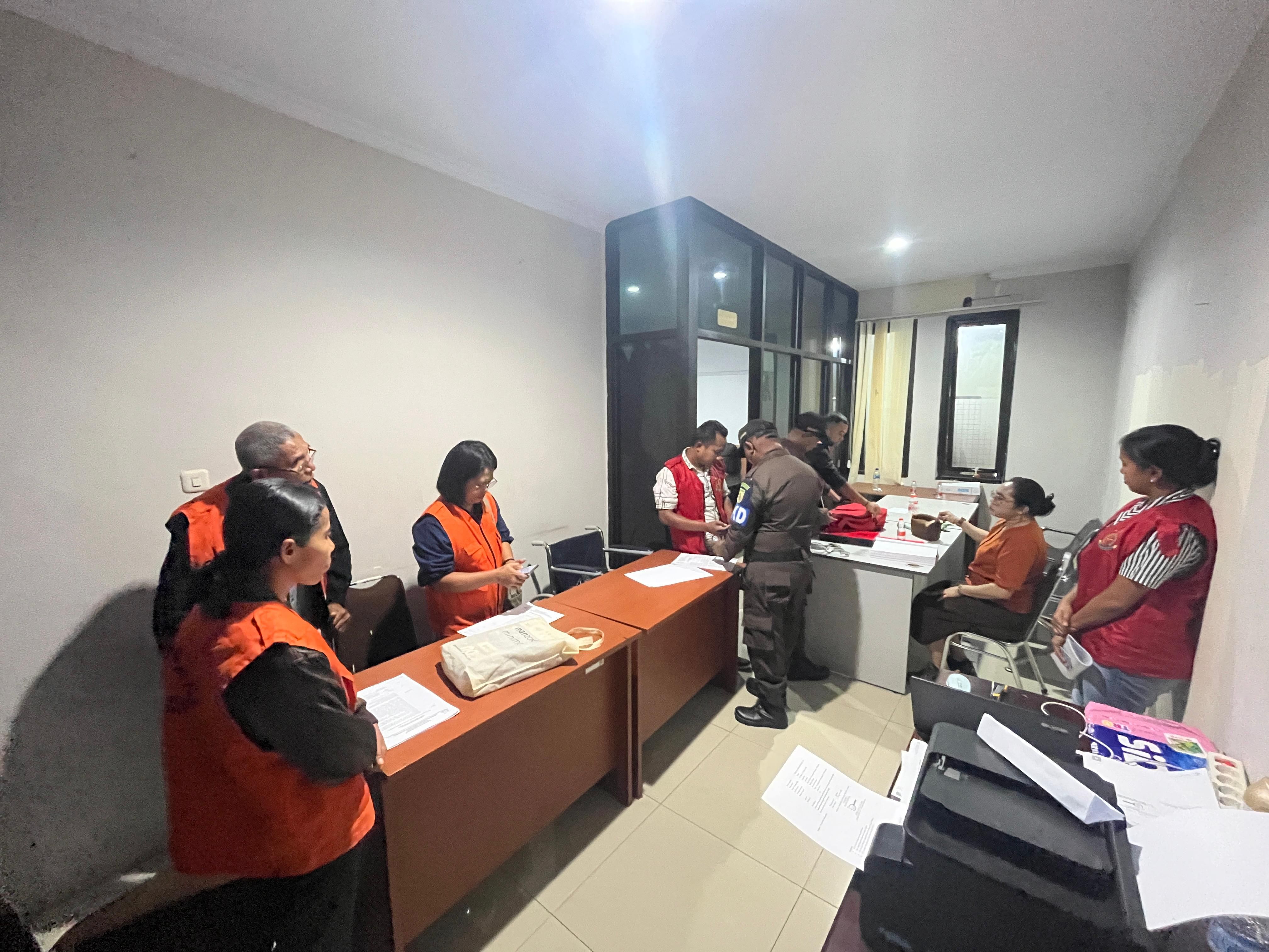 Jaksa Tahan Mantan Pejabat Tiouw di Maluku Tengah dan 5 Aparatur Terkait Dugaan Korupsi Dana Desa Termasuk PAD