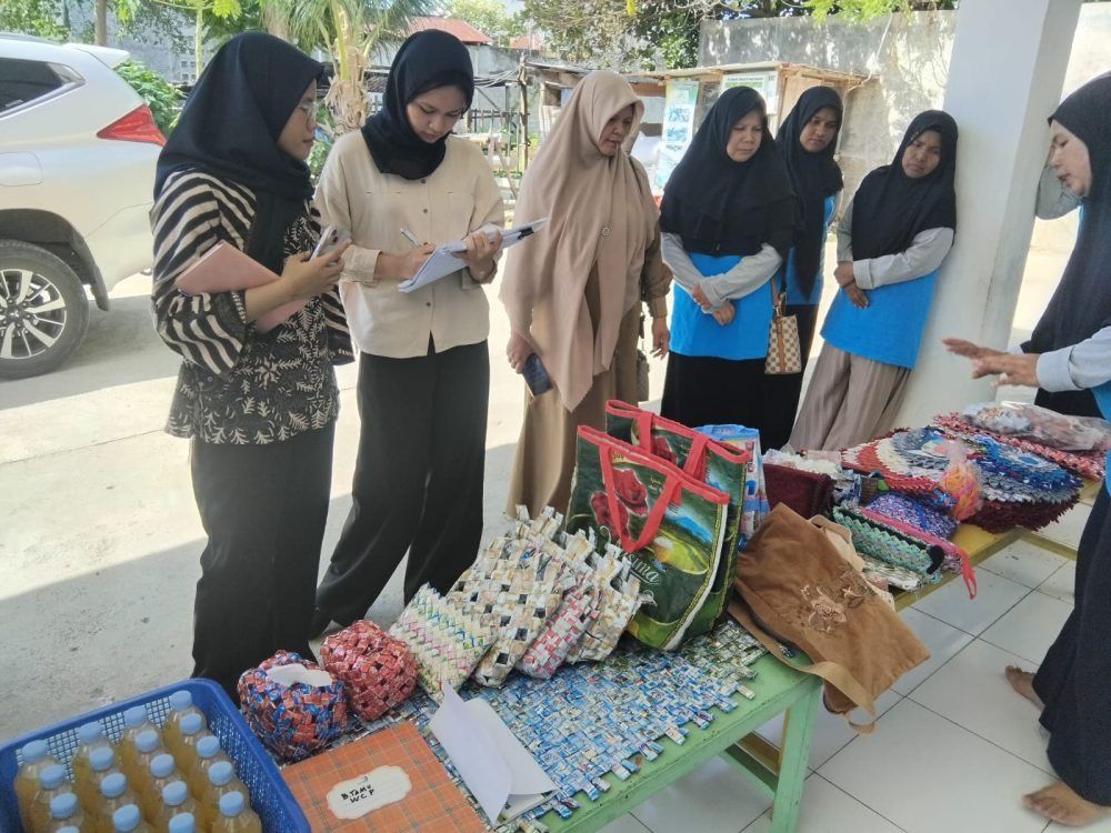 Keren! Warga Peunyeurat Sulap Sampah Jadi Produk Bernilai, Dapat Pujian Tim Adipura