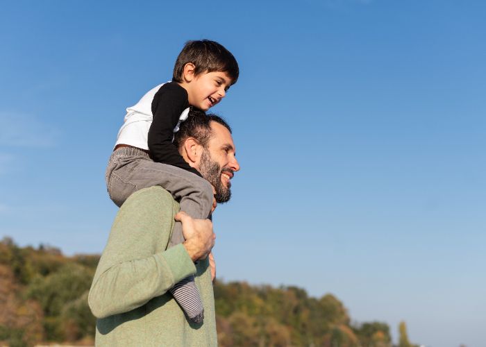 5 Zodiak Cowok yang Disukai Anak Kecil, Cocok Jadi Ayah Masa Depan!