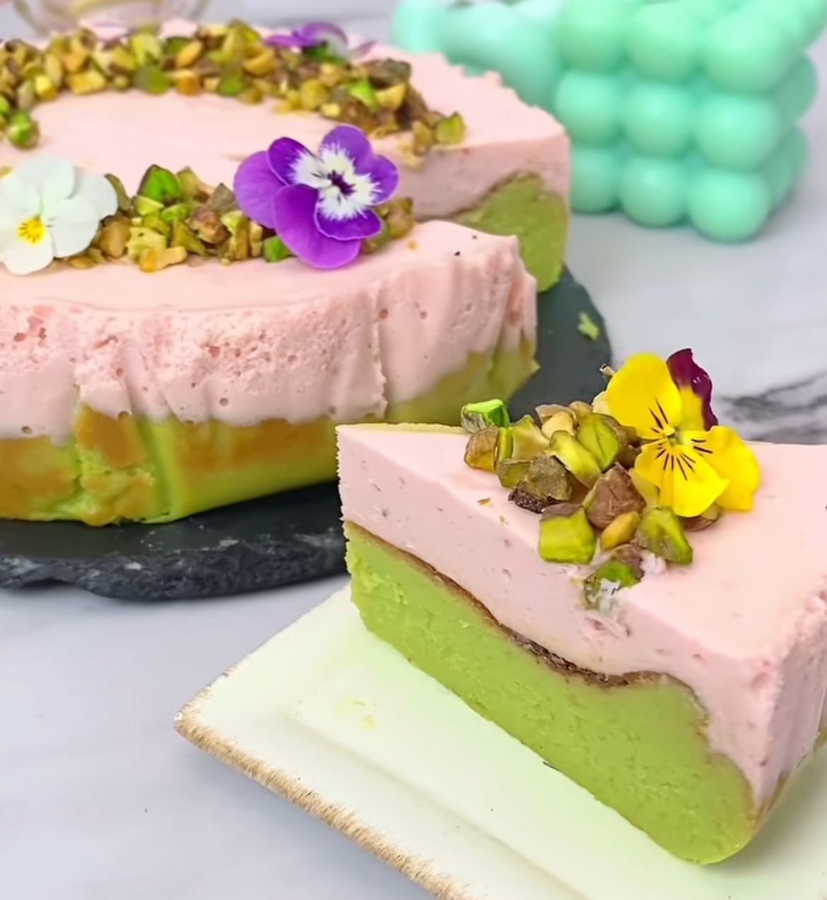 Wajib Coba! Resep Pistachio Strawberry Cheesecake, Perpaduan Manis dan Segar yang Bikin Nagih