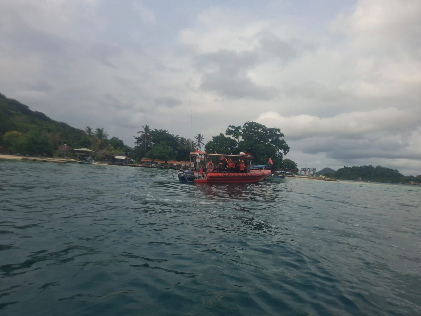 Kapal KM Tegar Jaya Tenggelam di Perairan Pulau Tegal Mas, Tim SAR Gabungan Lakukan Pencarian