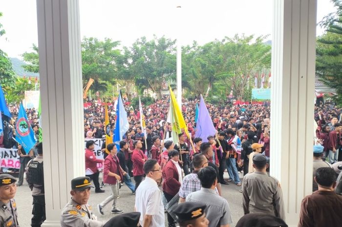 Mahasiswa Kecewa hingga Duduki Rudis Gubernur Usai Gubernur dan Kapolda Gorontalo Tak Kunjung Hadir
