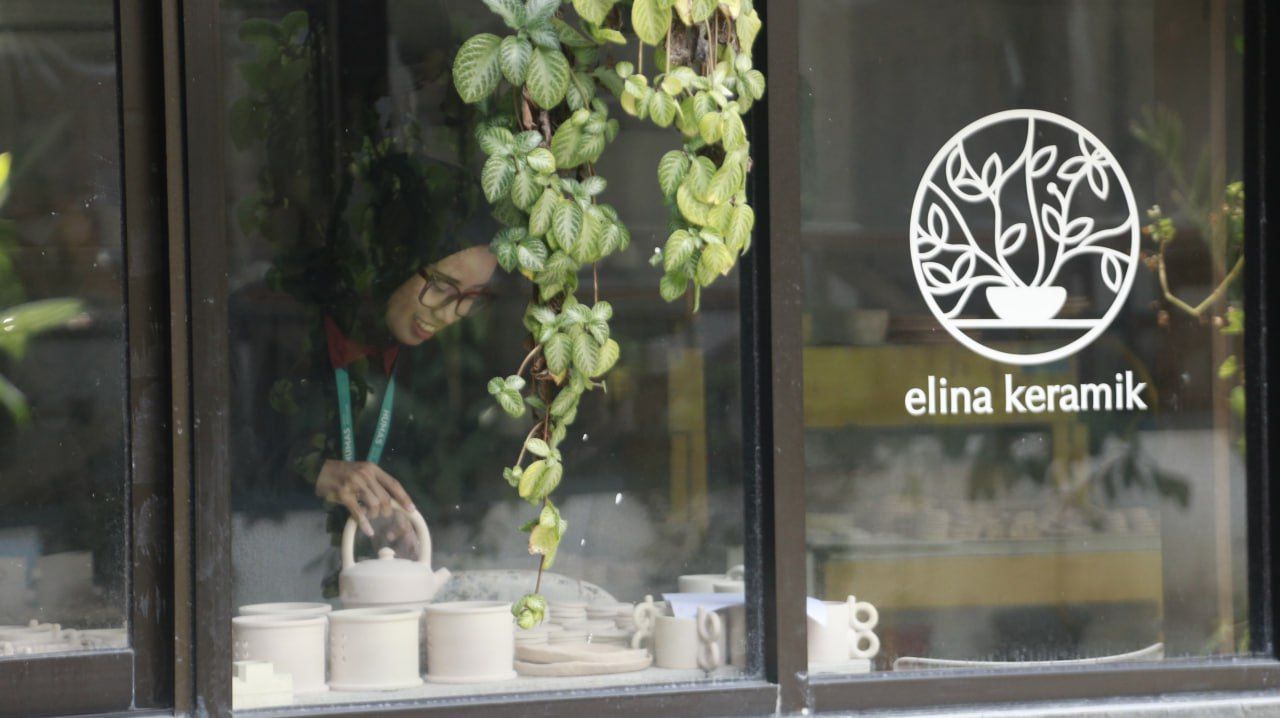 Elina Keramik, Sentuhan Estetika dari Tanah Liat hingga Rotan