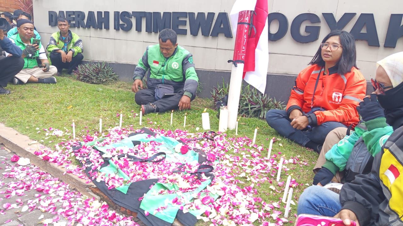 Momen Perwakilan Polda DIY Bersama Forum Ojol Gelar Doa Bersama, Buntut Insiden Rantis Brimob Tabrak Ojol Hingga Tewas