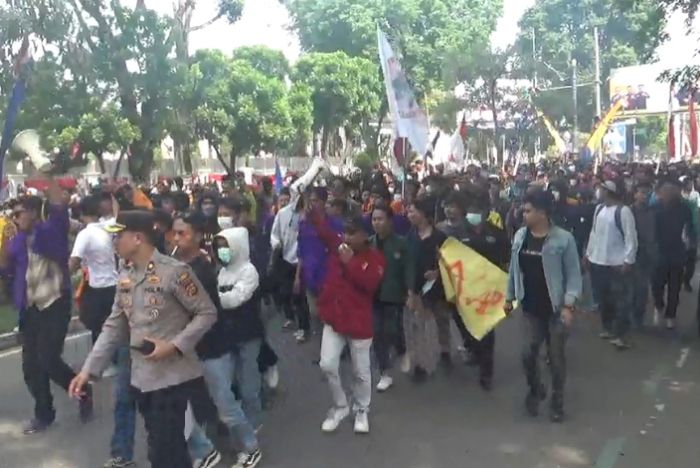 Demo DPRD Jambi, Massa Tuntut Keadilan atas Korban Terlindas Barracuda Polisi di DPR-RI