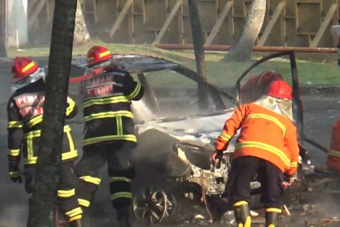 Mobil Dinas Terbakar Saat Demo di DPRD Jambi, Damkar Turun Tangan