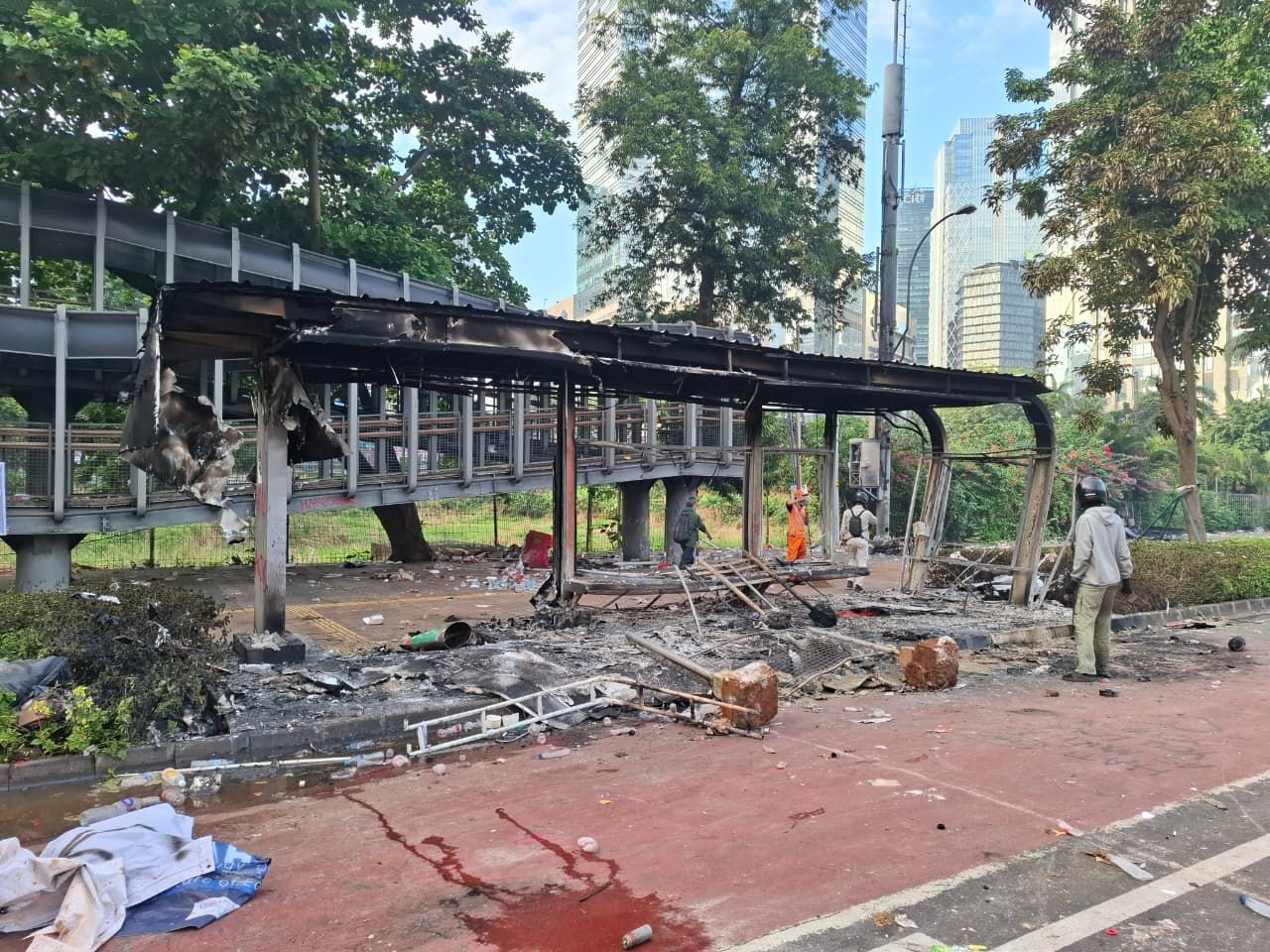 Ricuh Demo di Polda Metro hingga Pagi Hari, Begini Potret Kerusakannya