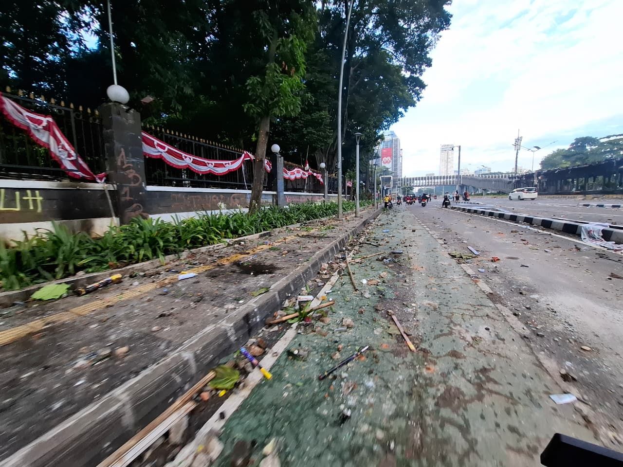 Ricuh Demo di Polda Metro hingga Pagi Hari, Begini Potret Kerusakannya