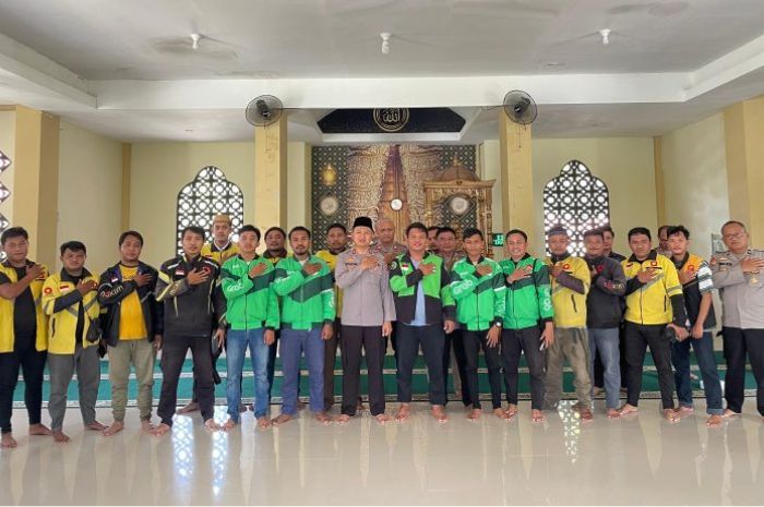 Doa Bersama Ojol dan Polres Bone Bolango untuk Affan Kurniawan