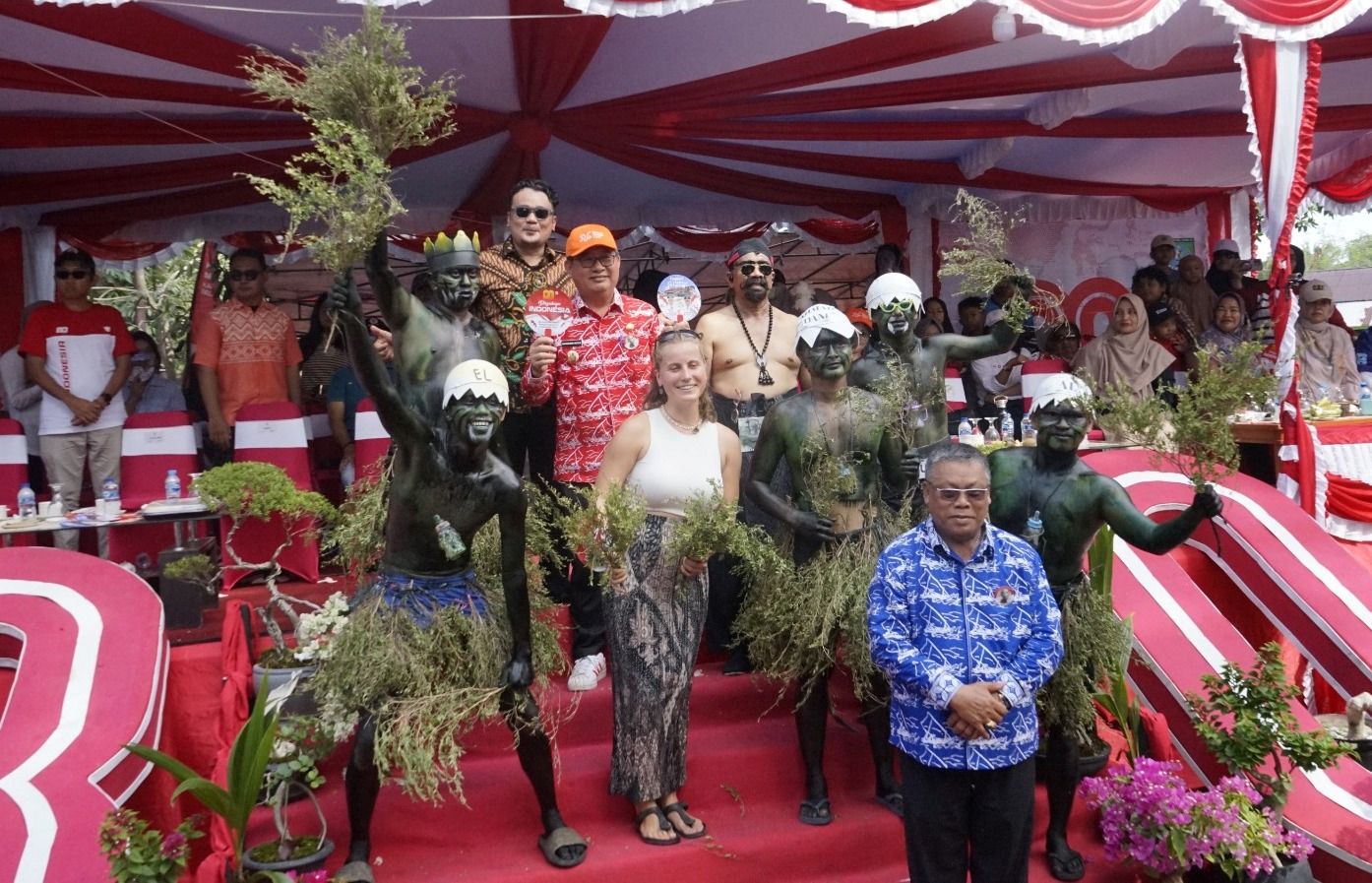 Bule Asal Austria Rasakan Sensasi Pawai Karnaval di Manggar, Sonia: Ini Kenangan Manis, Masyarakat Sini Sangat Ramah