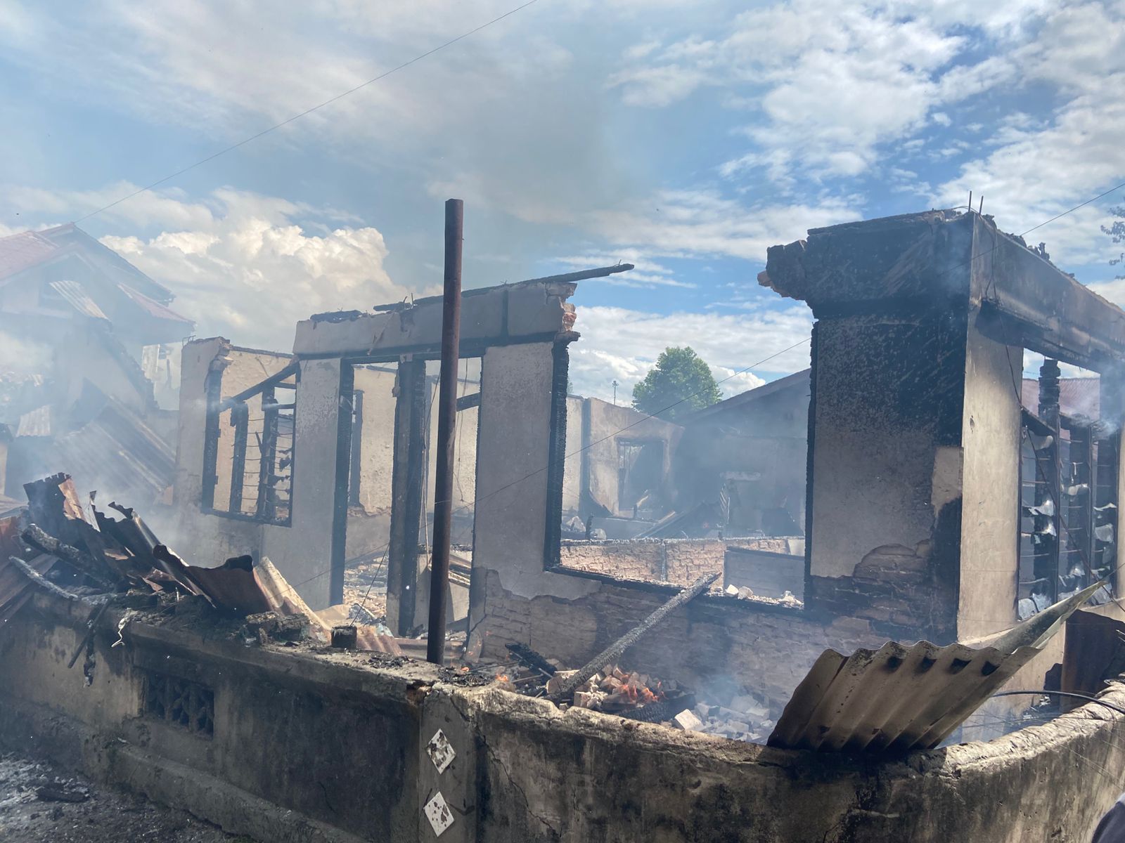 Api Mengamuk Siang Bolong, Empat Rumah Petak Ludes di Bengkalis