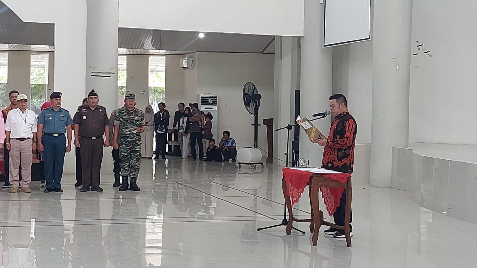 Lantik 1 PNS dan 84 PPPK Tahap II, Bupati Riza Herdavid Berpesan Tunjukkan Kinerja Terbaik