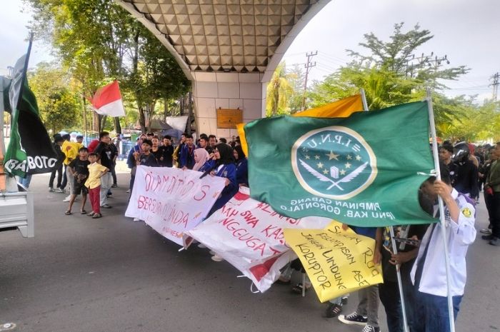 Ratusan Mahasiswa di Kabupaten Gorontalo Demo, Tuntut Prabowo Pecat Kapolri