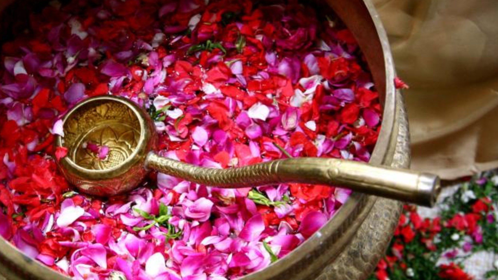 5 Arti Mimpi Mandi Kembang Menurut Primbon Jawa, Pertanda Apa?
