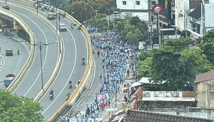 Demo Mahasiswa di DPRD Riau: “Bebaskan Kawan Kami!”