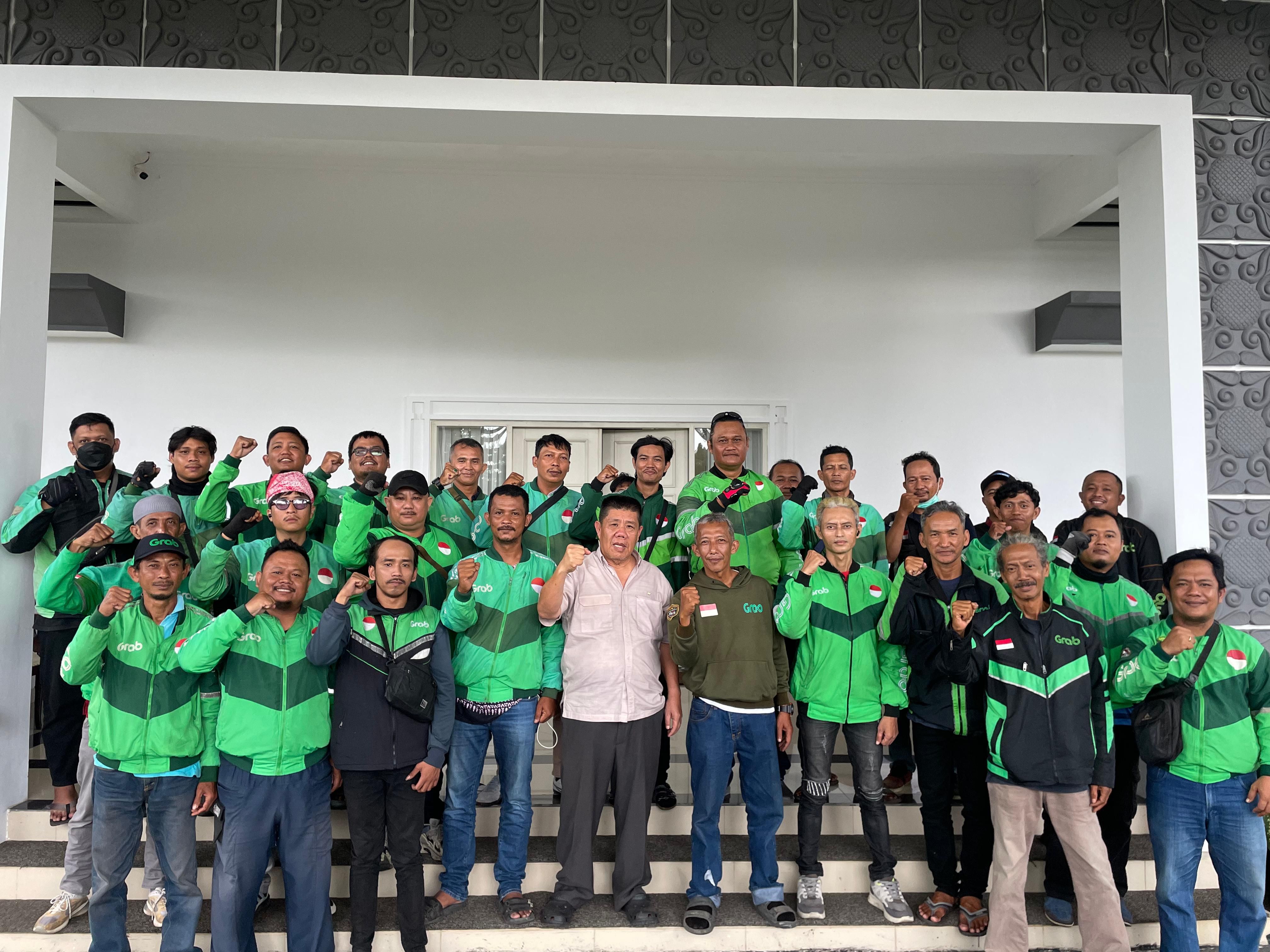 Gubernur Babel Utus Tiga Perwakilan Ojol Antar Donasi ke Rumah Duka Affan Kurniawan