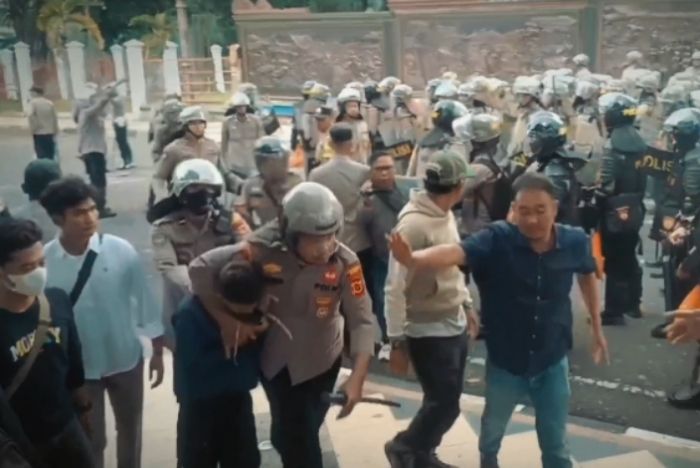 POLISI IMBAU ORANGTUA AWASI ANAK, PELAJAR TERLIBAT DALAM AKSI DEMO DPRD JAMBI