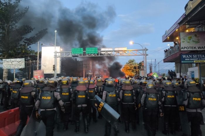14 Mahasiswa Ditangkap Usai Demo Tolak Tunjangan DPR di Gorontalo