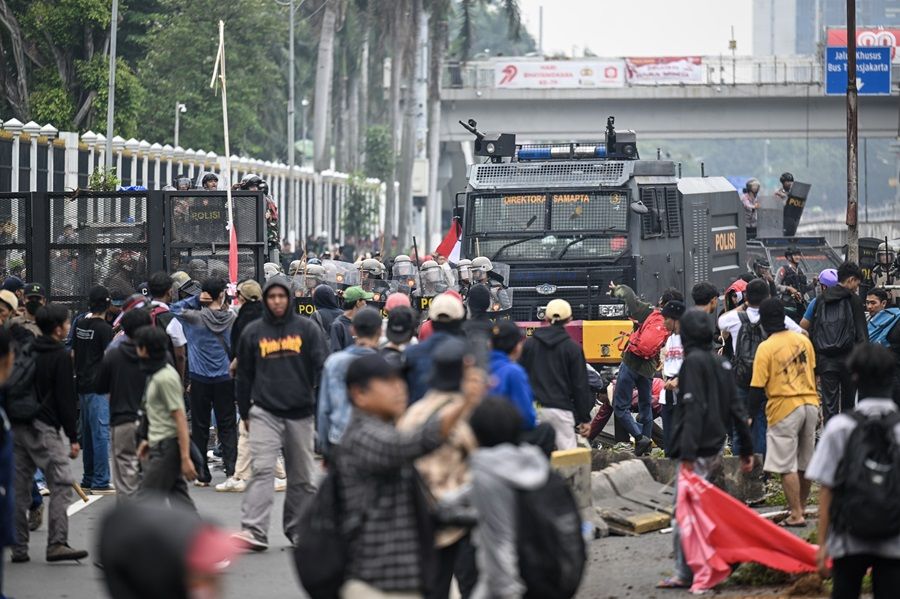 3 Cara Aman Berkendara di Tengah Demo: Jangan Sembarangan!