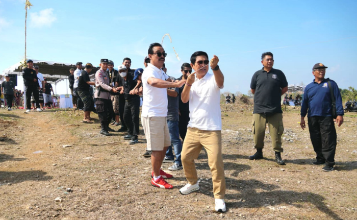 Bupati Adi Arnawa Buka Sabdha Kite Festival V 2025 Desa Pecatu
