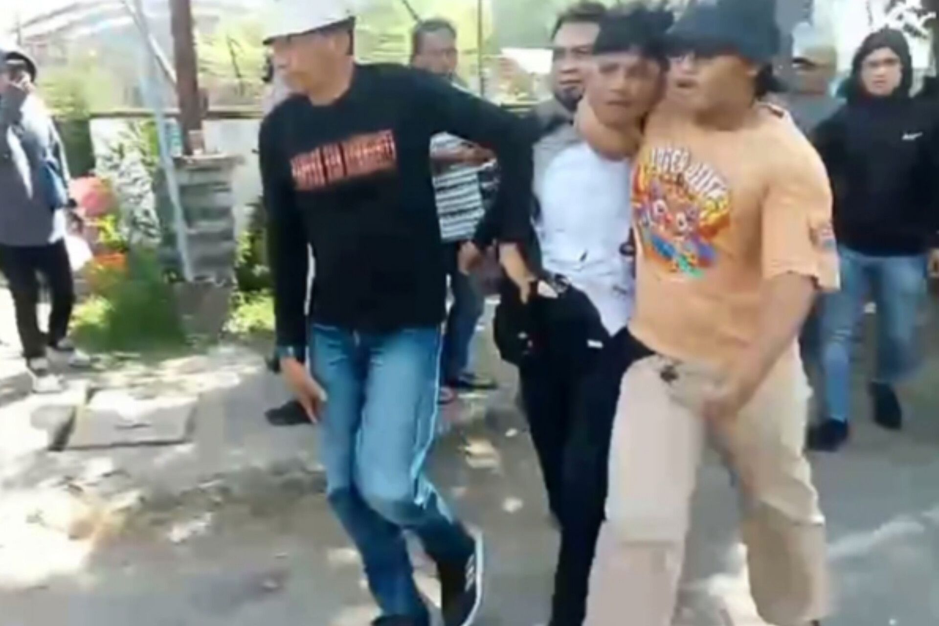 Pelajar SMA Ditangkap Bawa Celurit dan Busur Saat Demo di Pangkep