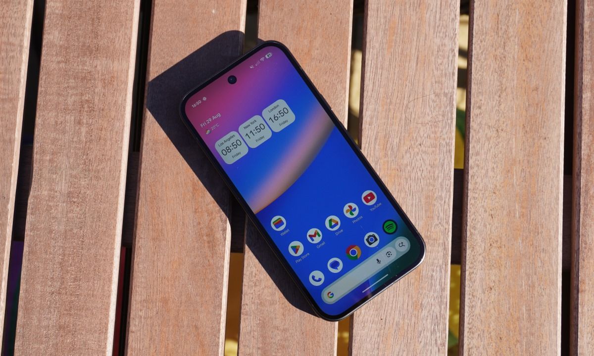 Ulasan Google Pixel 10: Ponsel Flagship Google dengan AI Canggih dan Kamera Hebat