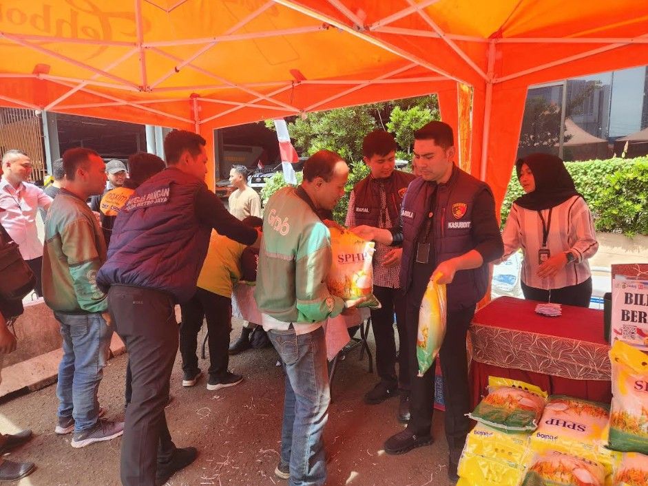 Pasca Kericuhan di Jakarta, Polisi Gelar Pangan Murah untuk Masyarakat hingga Sebar Beras Gratis ke Ojol