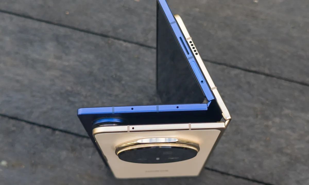 Samsung Galaxy Z Fold 7 vs Honor Magic V5: Pertarungan Dua Ponsel Lipat Premium