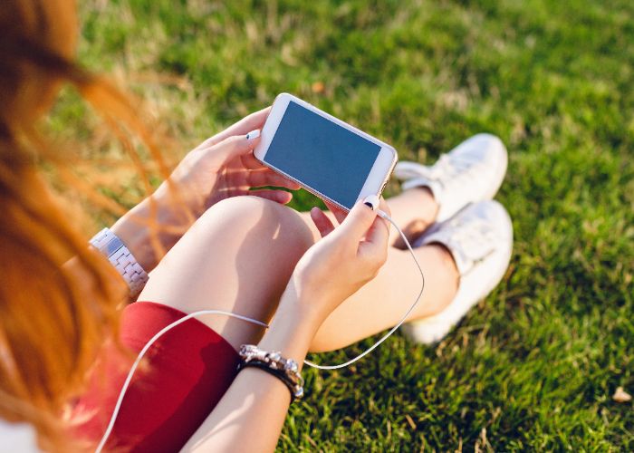5 Trik Ampuh Agar HP Tetap Adem saat Main Game di Outdoor, Gamers Wajib Tau!