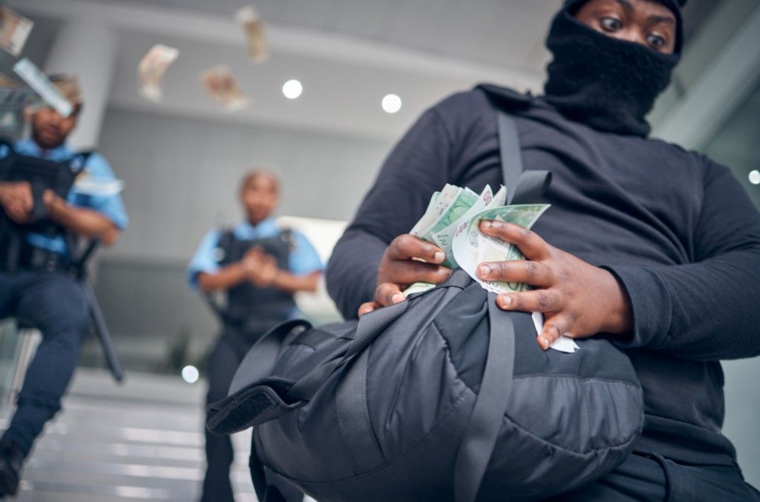 Duh! Sopir Bank Bawa Kabur Uang Rp10 M dari Bank Solo, Pelaku Diburu Polisi