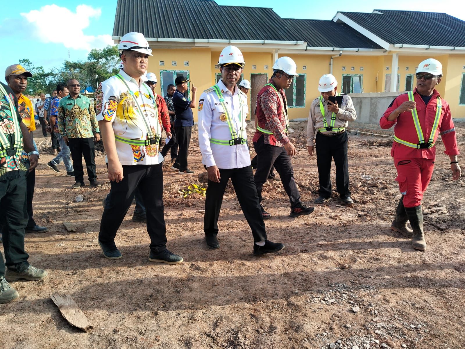 Gubernur Apolo Meninjau Pembangunan Pusat Pemerintahan Papua Selatan di Salor