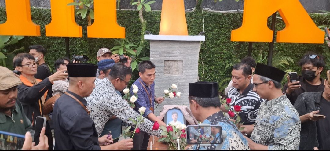 Wakil Rektor Bersama Mahasiswa AMIKOM Yogyakarta Gelar Solat Gaib Hingga Desak Usut Tuntas Kematian Rheza Sendy
