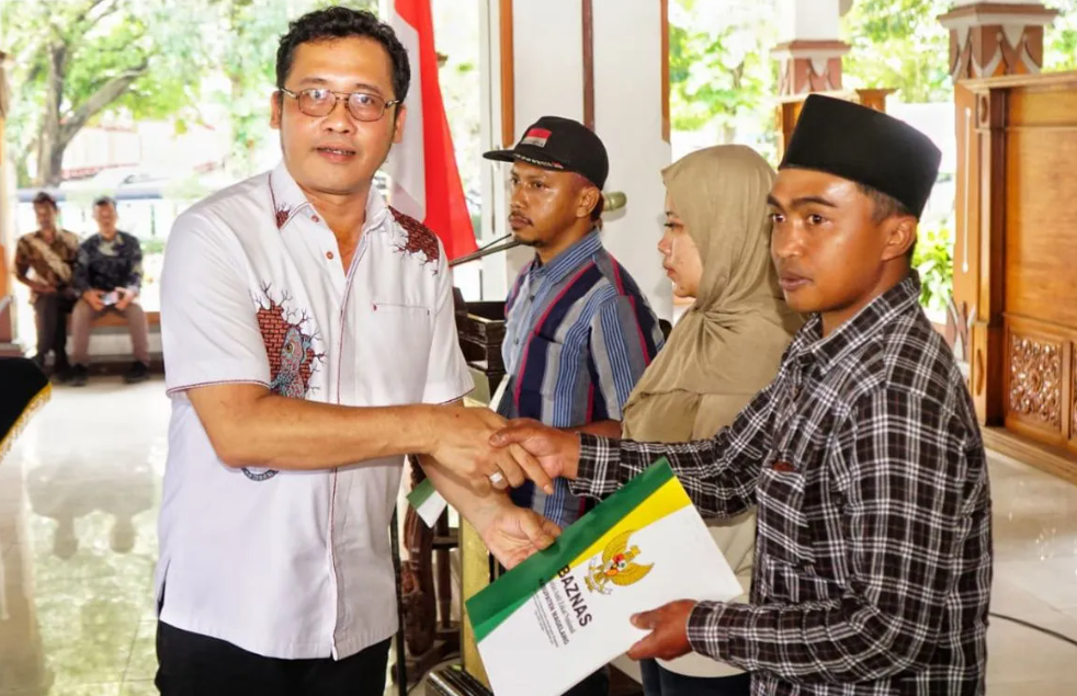 Bupati Magelang Serahkan Bantuan Rp251 Juta untuk Warga